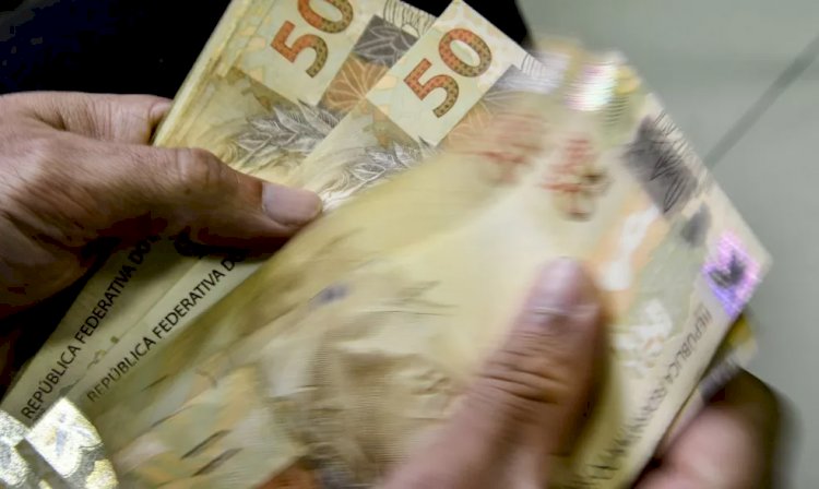 Auxílio Brasil de R$ 600, vale-gás com valor de botijão inteiro e auxílio para caminhoneiros começam a ser pagos nesta terça; veja calendários