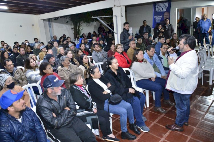 Em Campo Grande, Carlos Bernardo participa de reunião na Vila Bandeirantes