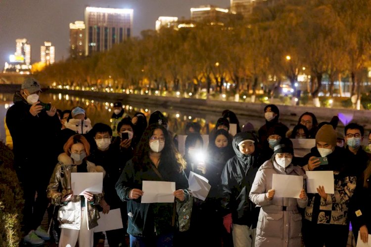 Professor explica como lockdown, indignação por incêndio e protestos espontâneos inflam as manifestações na China