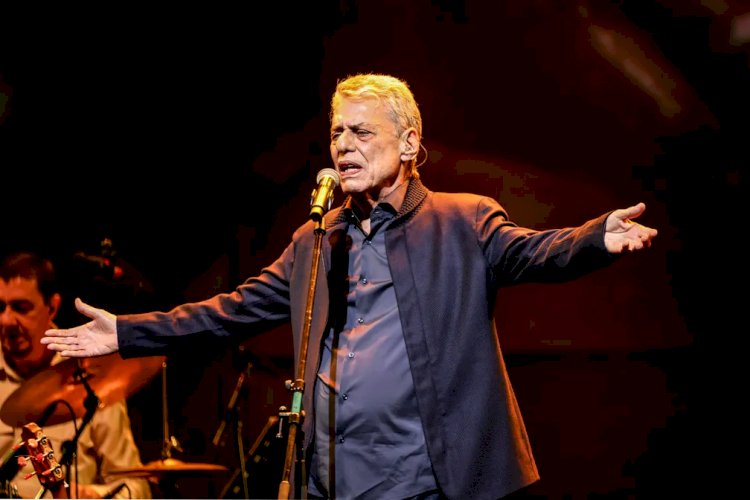 Chico Buarque esquece o desalento e abençoa a 'boa brisa' do Brasil na estreia do show 'Que tal um samba?' no Rio de Janeiro