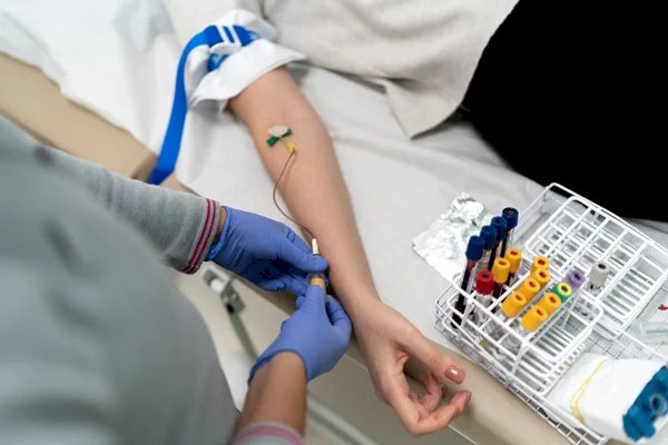 Vai fazer exame de sangue? Saiba como se preparar para a coleta