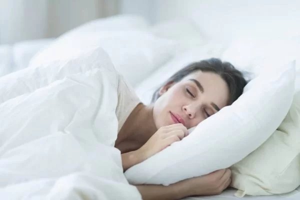 Acordou de madrugada? Especialista dá 7 dicas para voltar a dormir