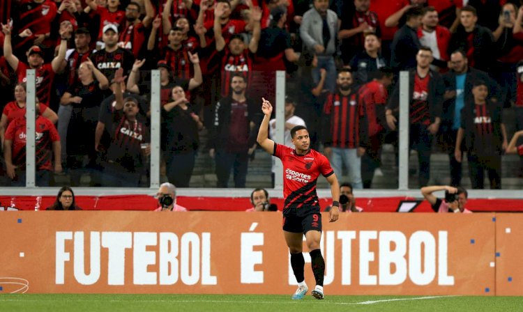 Libertadores: Athletico-PR bate Galo por 2 a 1 em clássico brasileiro