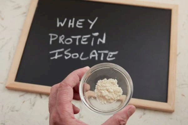 Whey protein engorda? Saiba forma correta de incluir proteína na dieta