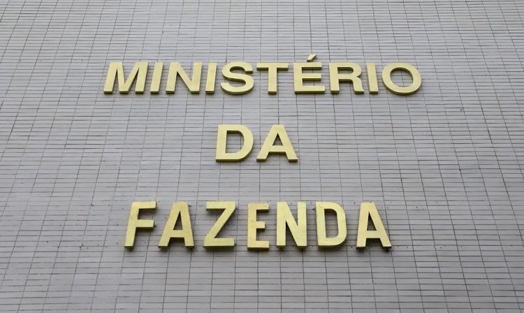 Fazenda reduz previsão oficial de crescimento do PIB para 3%