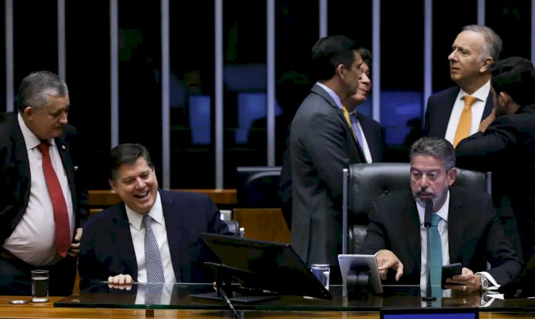 Câmara aprova texto-base da reforma tributária em primeiro turno