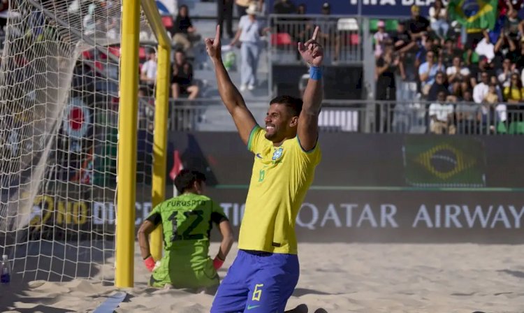 Mundial de Beach Soccer: Brasil goleia Japão para alcançar semifinal