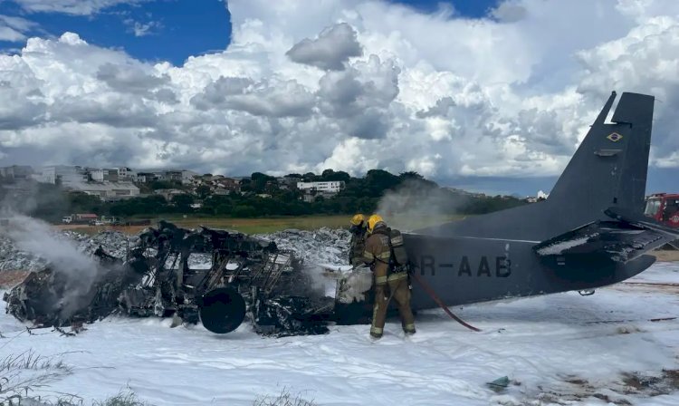 Duas pessoas morrem e uma fica ferida em queda de avião da PF em Minas