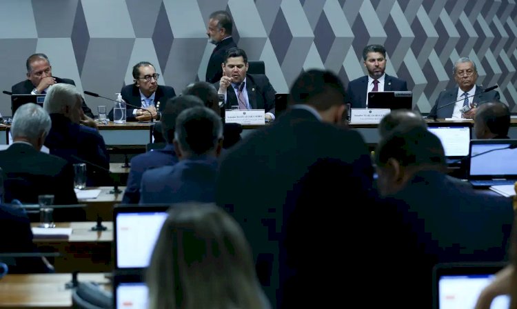 Comissão do Senado aprova aumento de salários de juízes e promotores