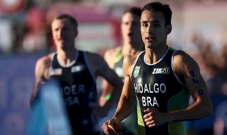 Brasil termina em 8º lugar no revezamento misto do triatlo em Paris